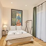 Modern Apartement Center Of Paris Montmartre