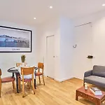 Modern Apartement Center Of Paris Montmartre