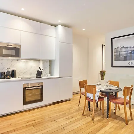 Modern Center Of Montmartre Apartment